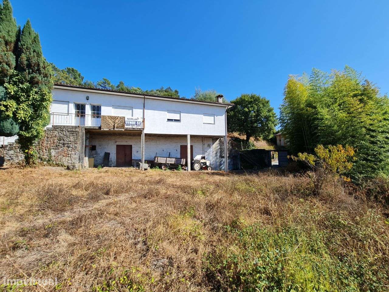 Moradia individual T4 em Amares-15