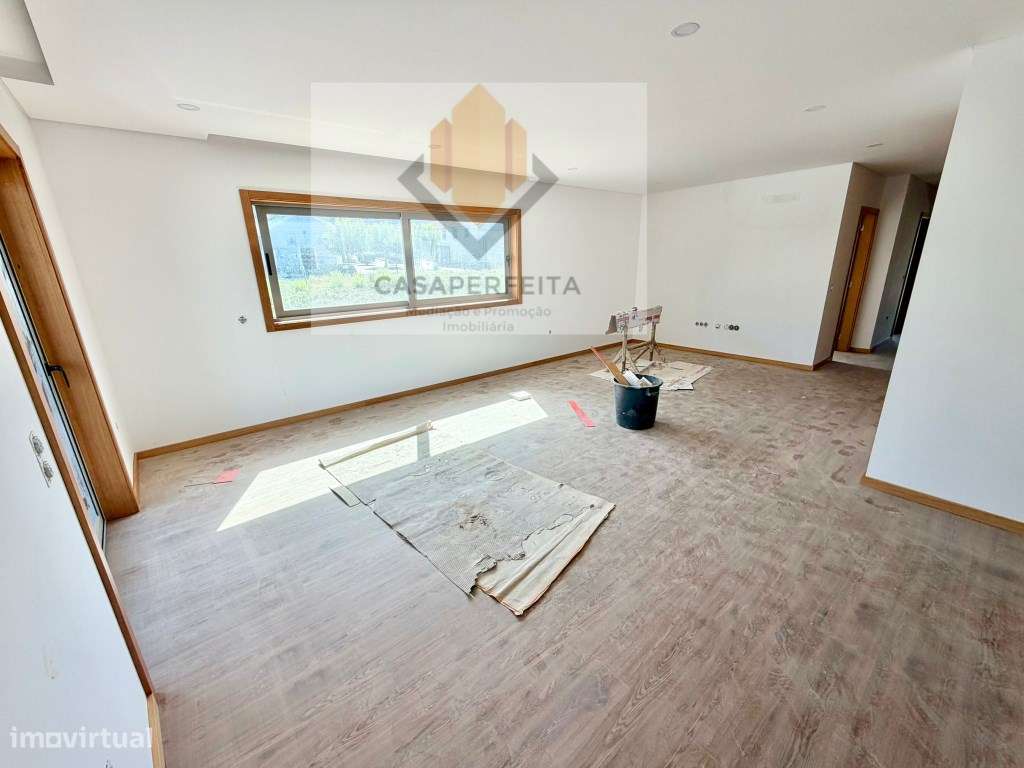 Apartamento T2 NOVO de 2 Frentes com 131m2, Varanda e Lugar de Gara...-7