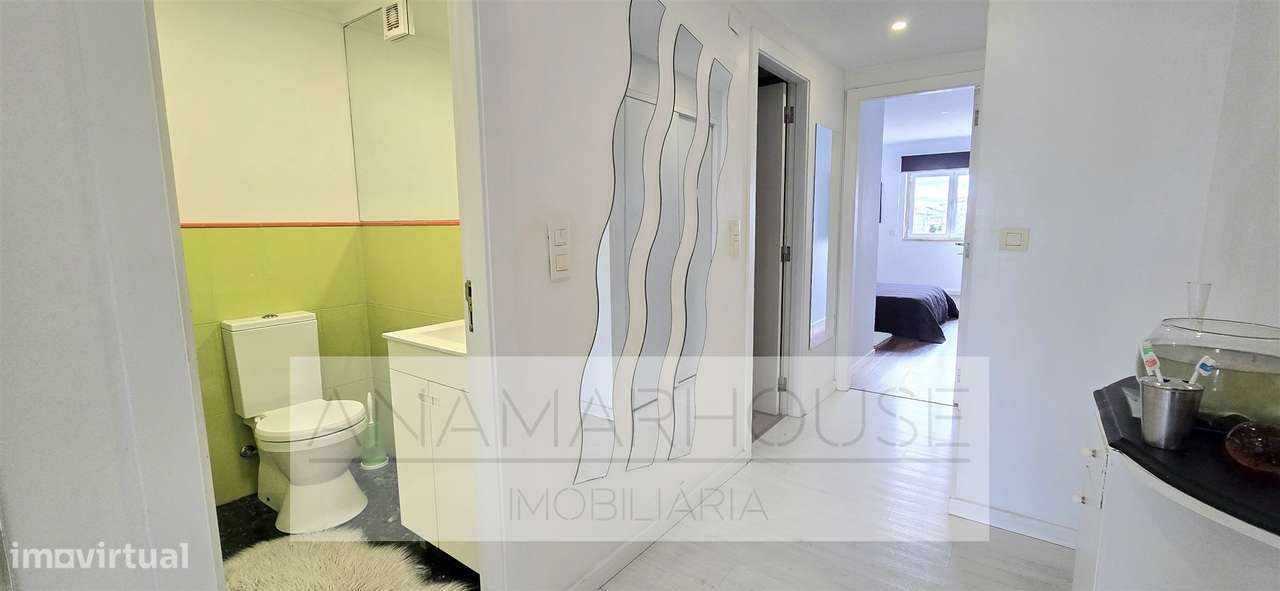 T2 Remodelado com Box para 2 Carros | Open Space 37m² | Vista Verde |-11