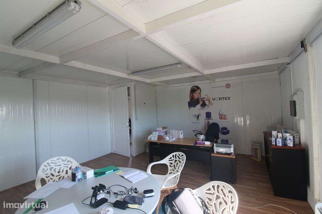 Excelente Armazém em Esmoriz-10