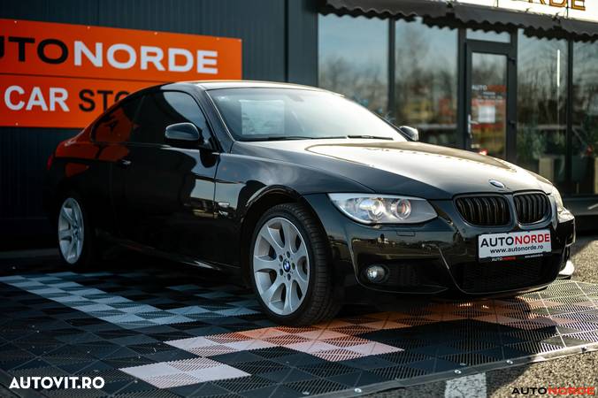 BMW Seria 3 330i xDrive Coupe - 1