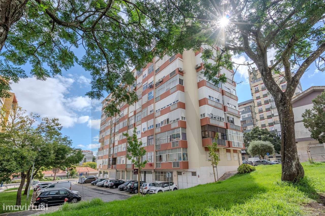 Luminoso Apartamento com Duas Frentes e Orientação Sul na Damaia – Pro-30