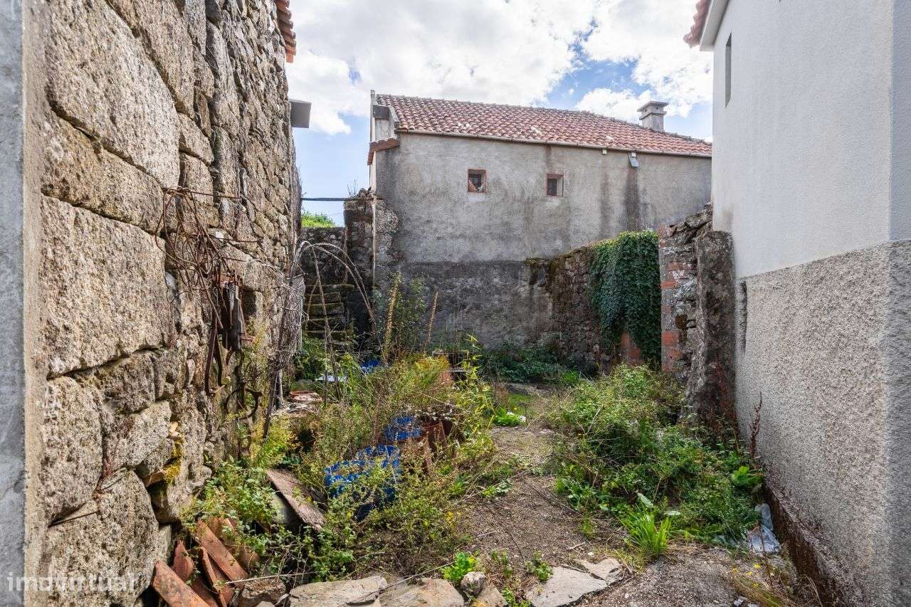 Conjunto de 4 moradias em Borbelinha, Adoufe - Vila Real-26