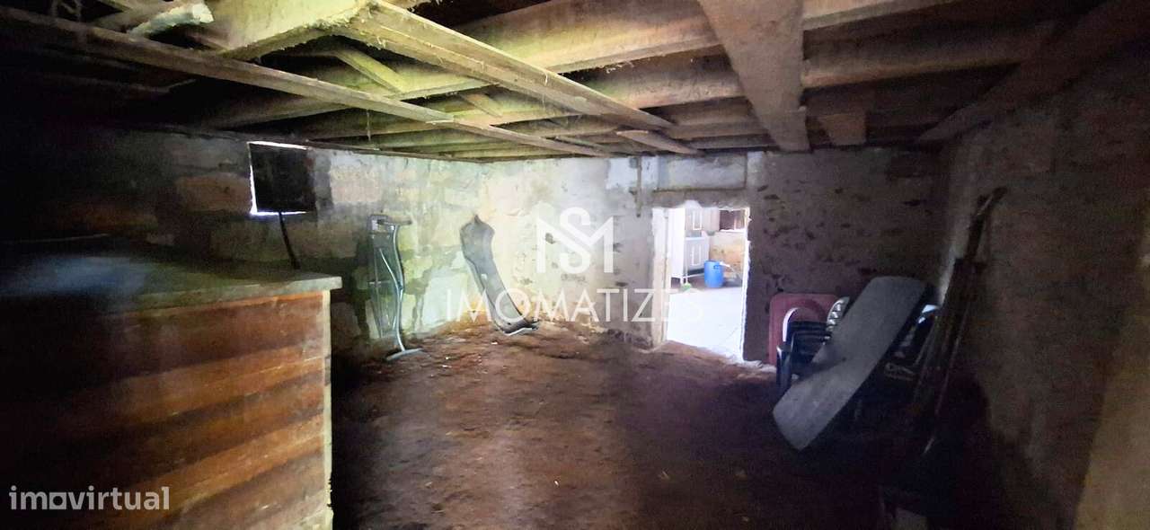 Moradia T3 isolada para reabilitação total - São Romão do Coronado-20