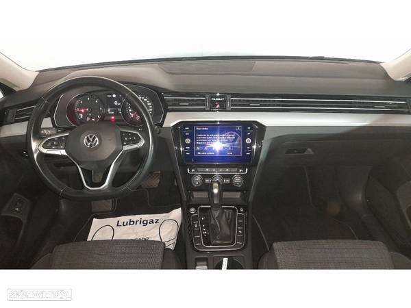 VW Passat Variant 2.0 TDi Business DSG - 11