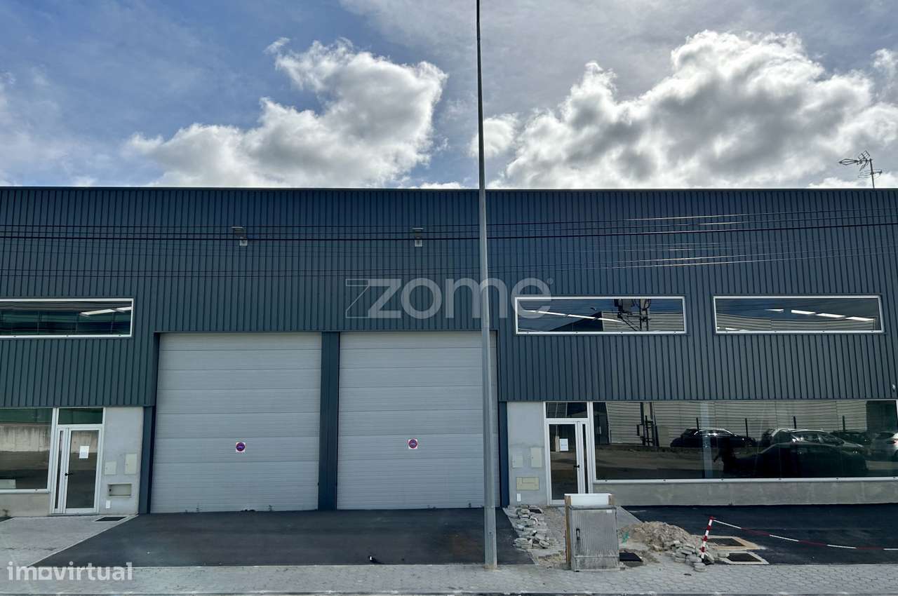 Armazém com 675m2 na Zona Industrial da Palhaça, Aveiro - Grande imagem: 1/15