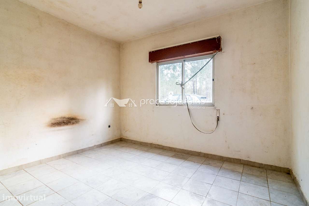 Moradia isolada térrea com anexos e terreno-5