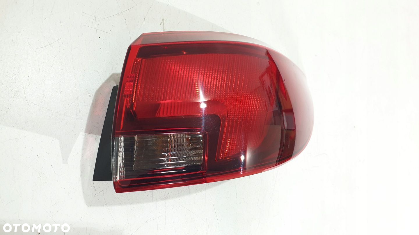 LAMPA PRAWA TYŁ OPEL ASTRA V K KOMBI 39077375 - 5