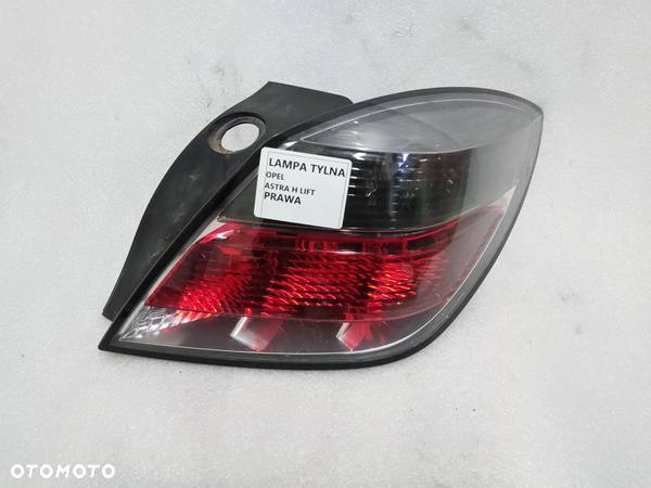 LAMPA PRAWA TYŁ PRAWA OPEL ASTRA H III 3D - 3