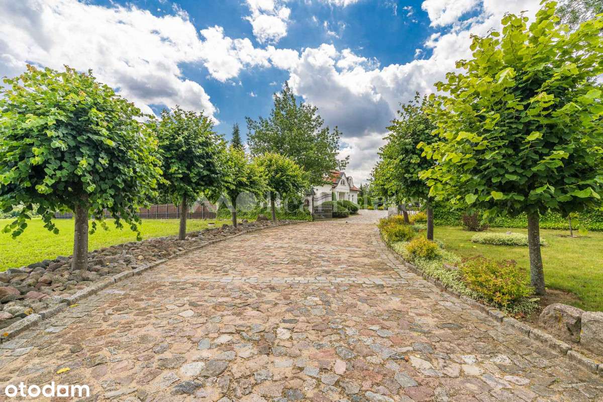 Dworek z malowniczym ogrodem - Pełny obrazek: 2/13