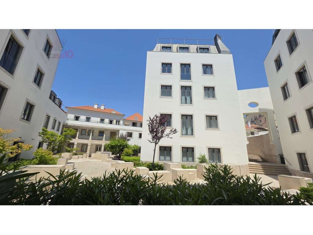 Excelente T1 para venda no Palácio Mesquitela, Chiado-0