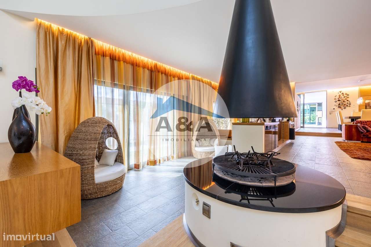 Exclusiva Propriedade de Luxo com Áreas Generosas e Próxima das Praias-5