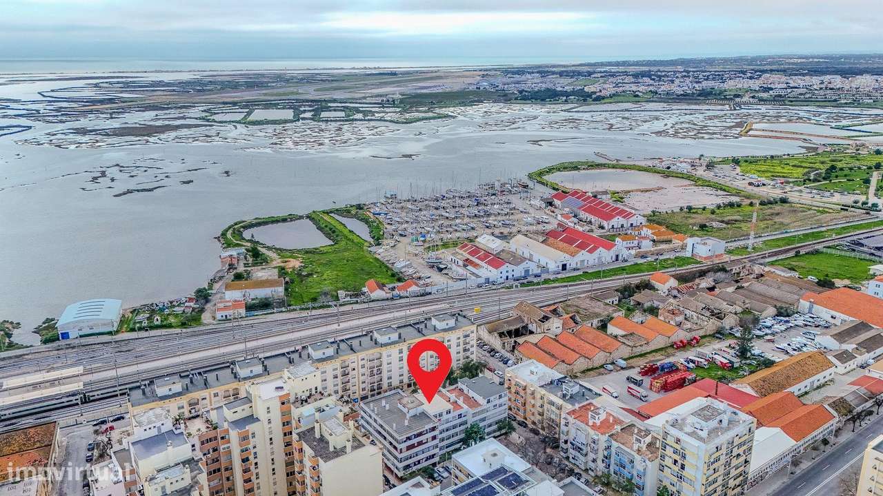 *Oportunidade: Apartamento T2 Remodelado na Baixa de Faro!*-0