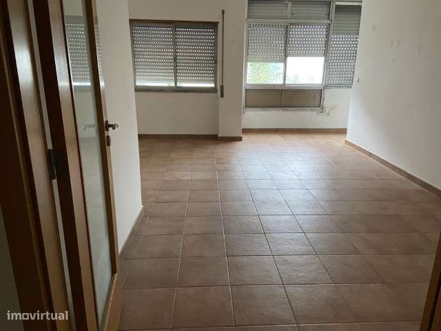 Apartamento em Almada — Excelente Localização e Rentabilidade Atrativa - Grande imagem: 4/9