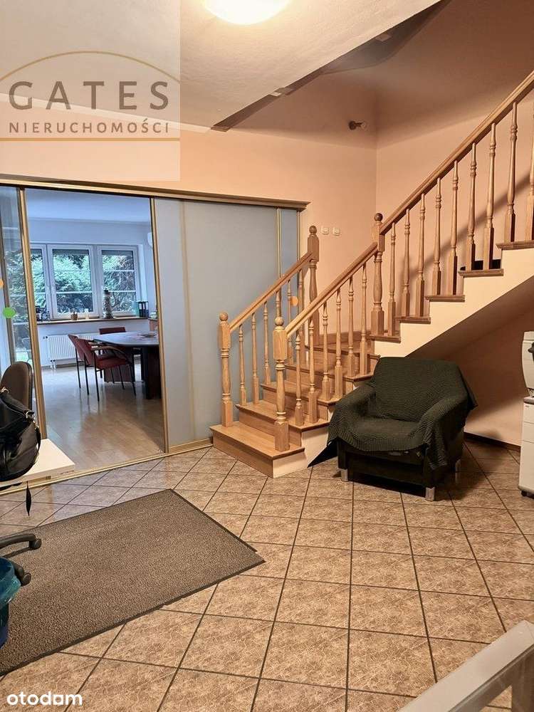 Atrakcyjny dom w pożądanej lokalizacji-8