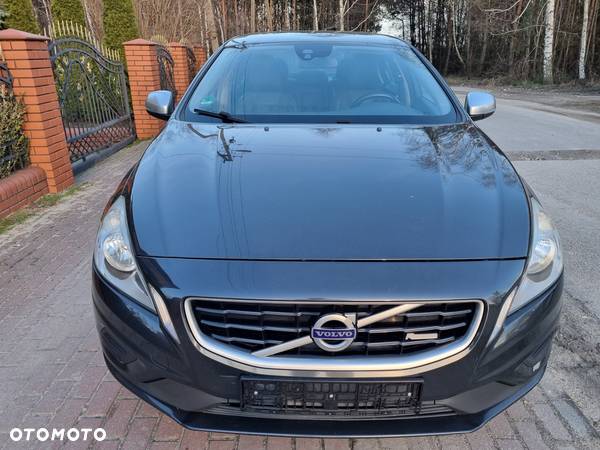 Volvo S60 D2 R-Design - 11