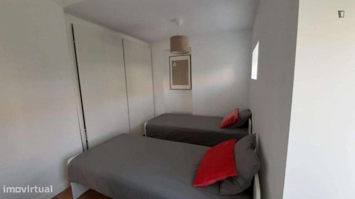 Quarto - localizado em Setubal - Grande imagem: 5/6