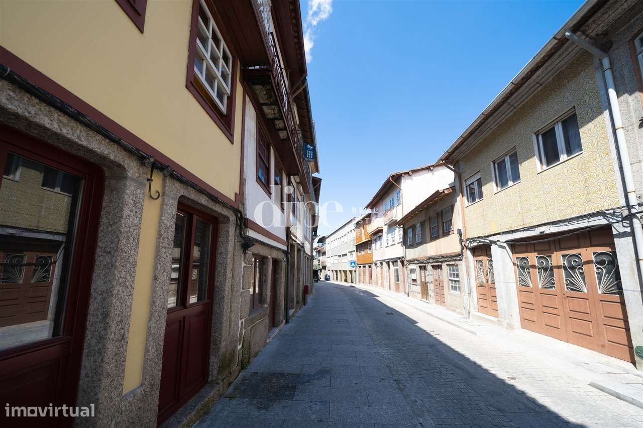 Prédio para restauro no centro de Guimarães - Grande imagem: 5/7