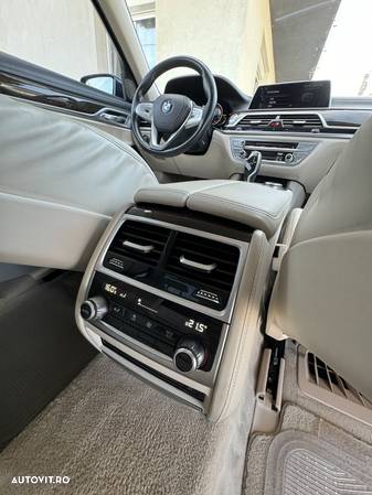 BMW Seria 7 730d xDrive - 28