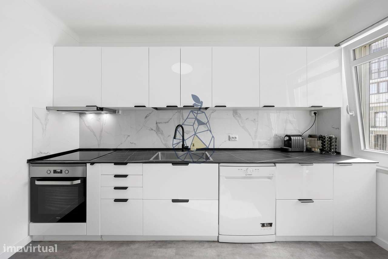 Apartamento Duplex T3 mobilado,  3 casa de banho ,Terraço, Vista Mar A-8