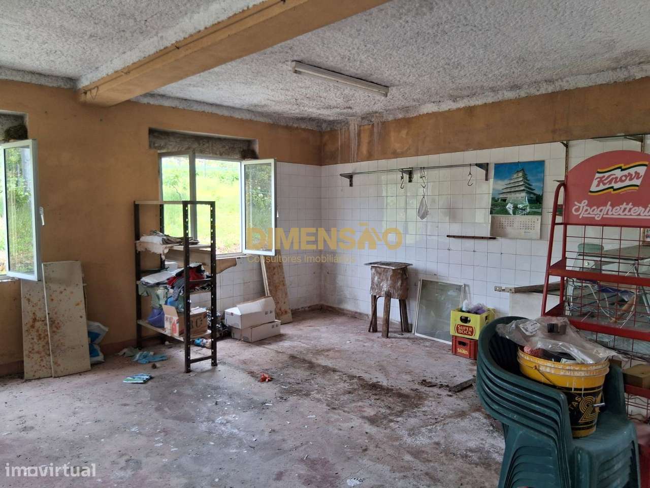 Espaço Comercial/Serviços 1 andar e R/C (garagem) com área de 60m2 ... - Grande imagem: 2/7