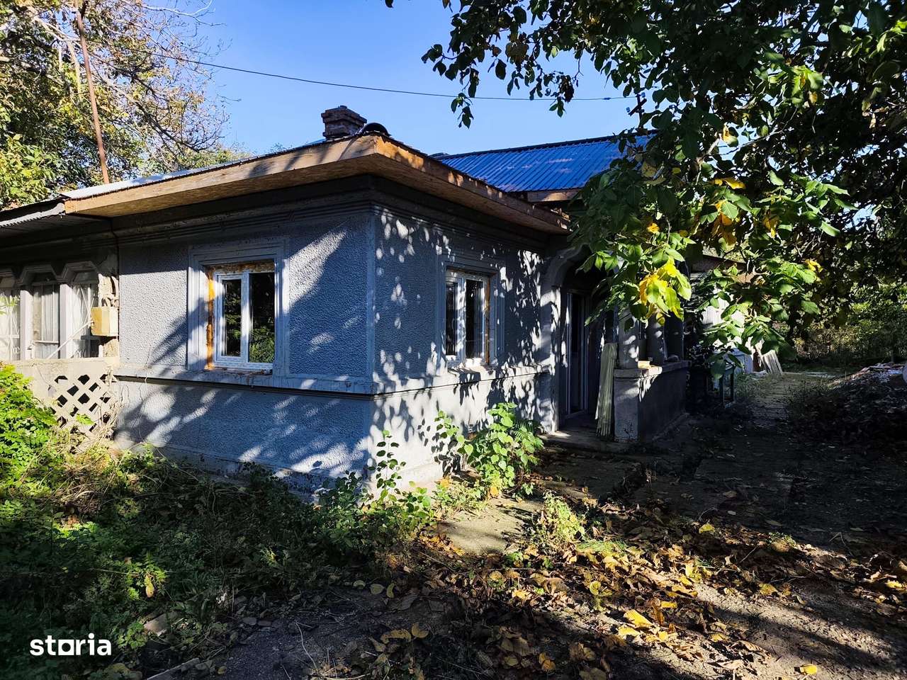 FARA COMISIOANE in Sabareni la drum asfaltat casa batrineasca  1000mp-2