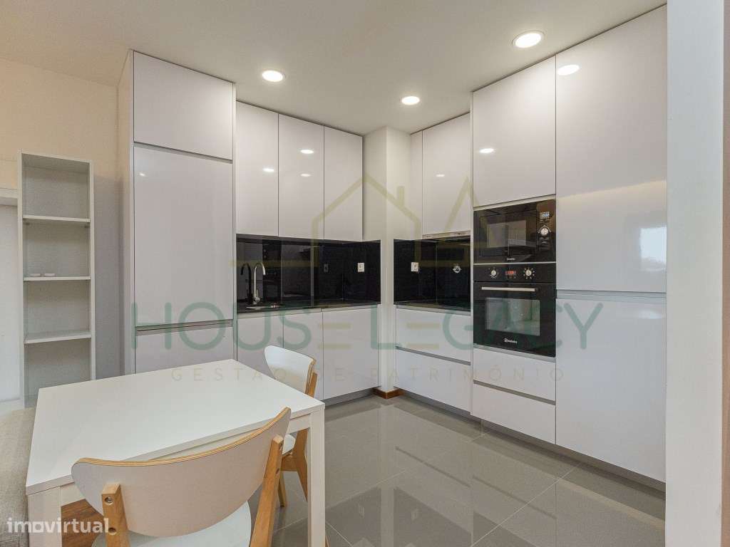 T1 Evolutivo (T2) em frente ao Hospital S. João - Grande imagem: 4/39