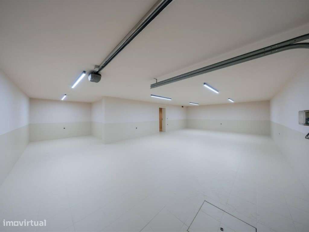 Moradia com elevador no centro da Trofa-29