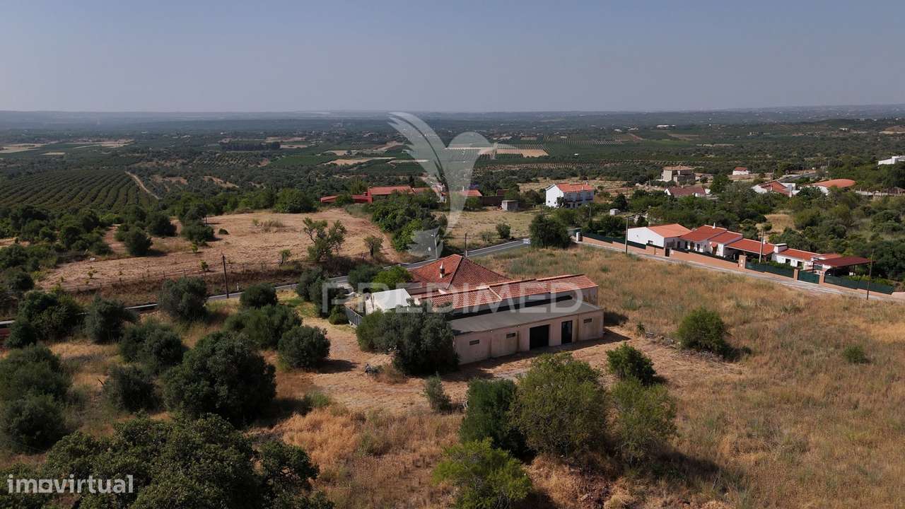 Moradia com espaço comercial - Grande imagem: 2/22