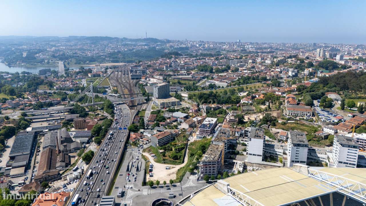 T2 nas Antas em Condomínio Privado com Varanda!-16