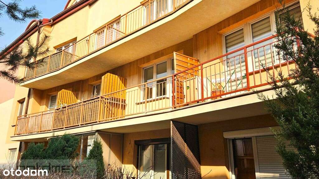 Przestronna kawalerka z oddzielną kuchnią!-8