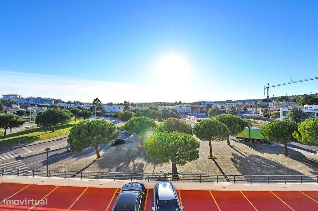 T3 para arrendamento em Carnaxide, no Condomínio Santa Cruz. - Grande imagem: 4/37