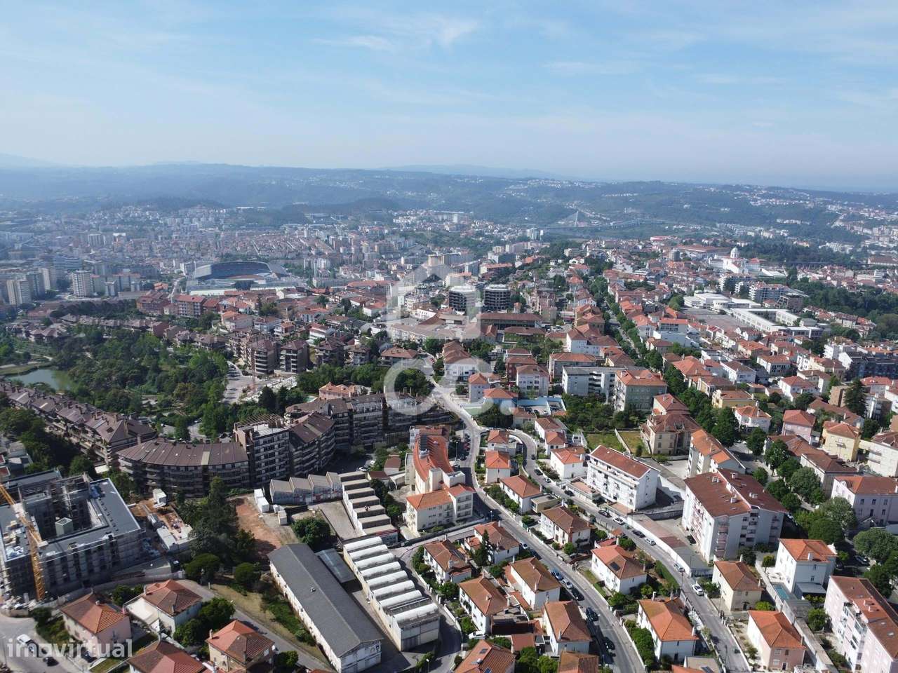 Moradia totalmente remodelada com 6 apartamentos T2 junto à Dias da Si-37