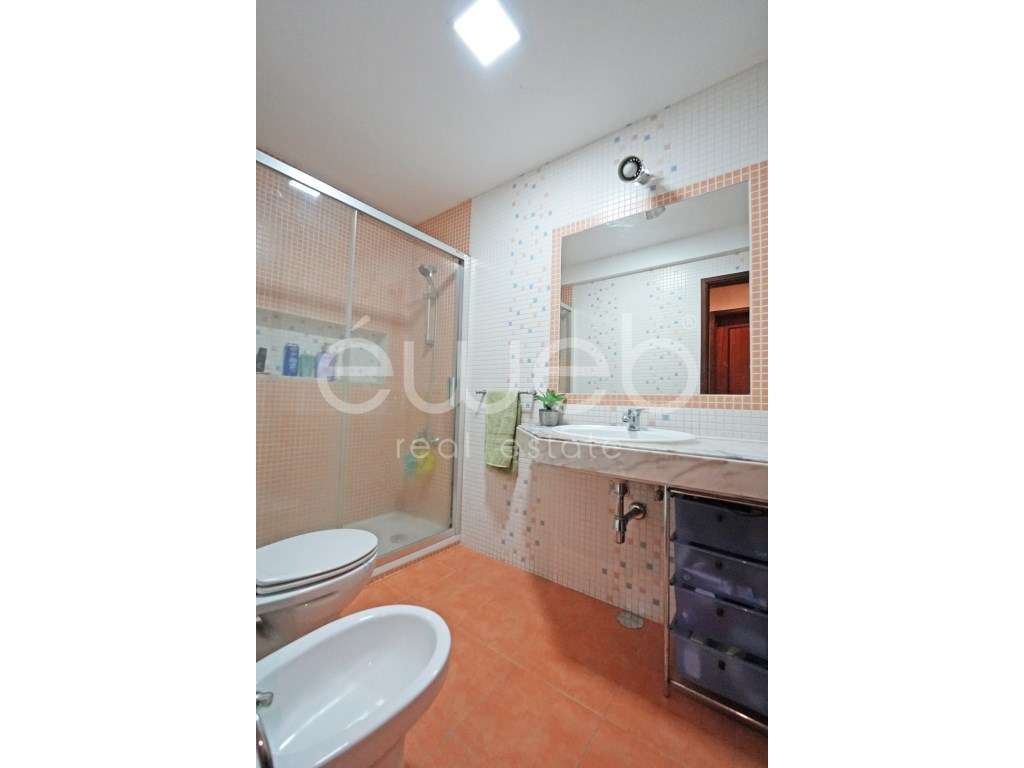 Apartamento T3 com varanda, Luísa Todi-15