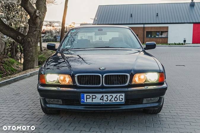 BMW Seria 7 728i L - 23