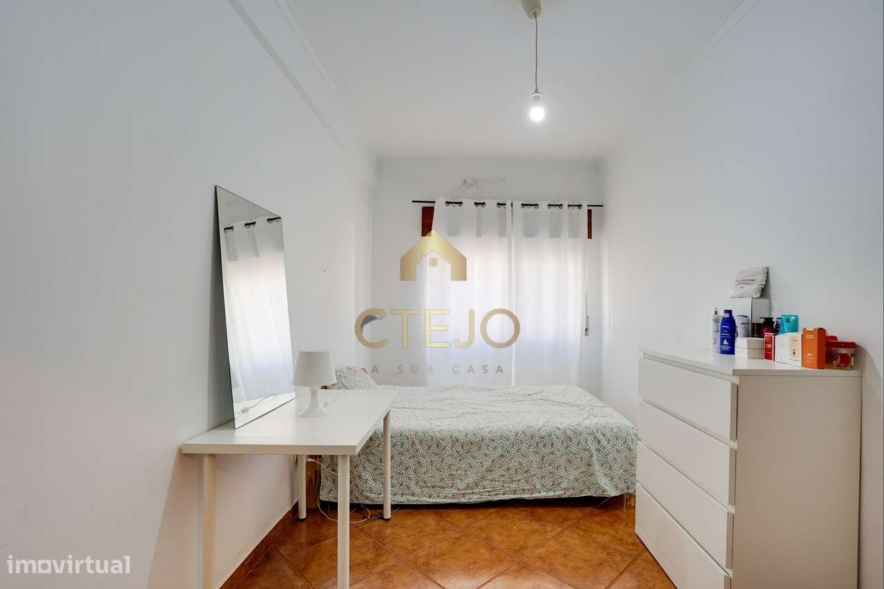 Apartamento T2  com varanda e arrecadação em Vale de Figueira , São Jo-16