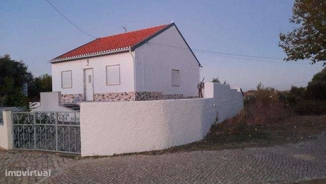 Conjunto de 2 Moradias com Terreno - Grande imagem: 3/30