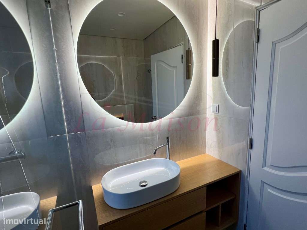 Moradia V4 Duplex no Centro de Loures-56