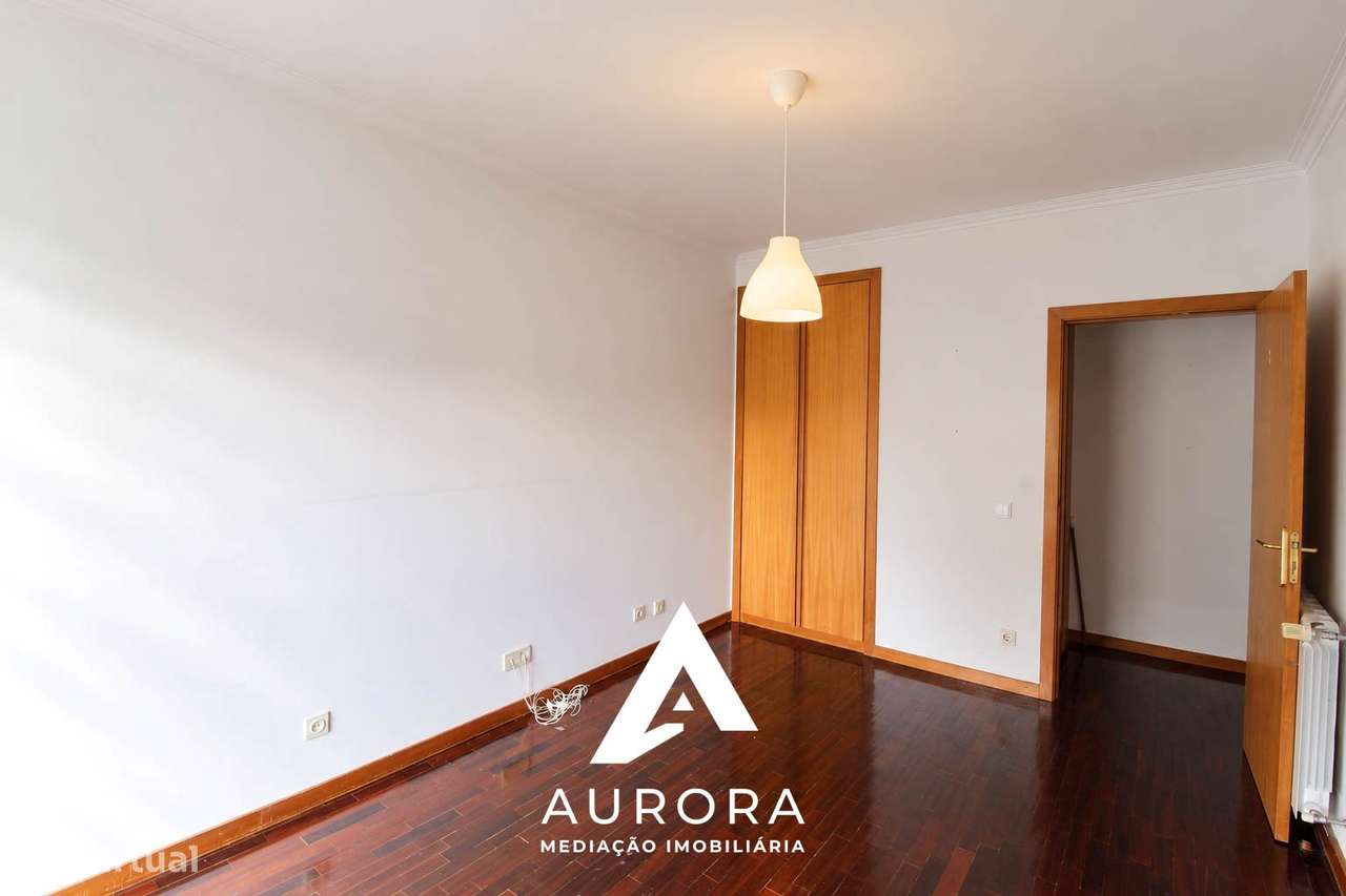Apartamento T3 com 2 lugares de garagem e sótão-13