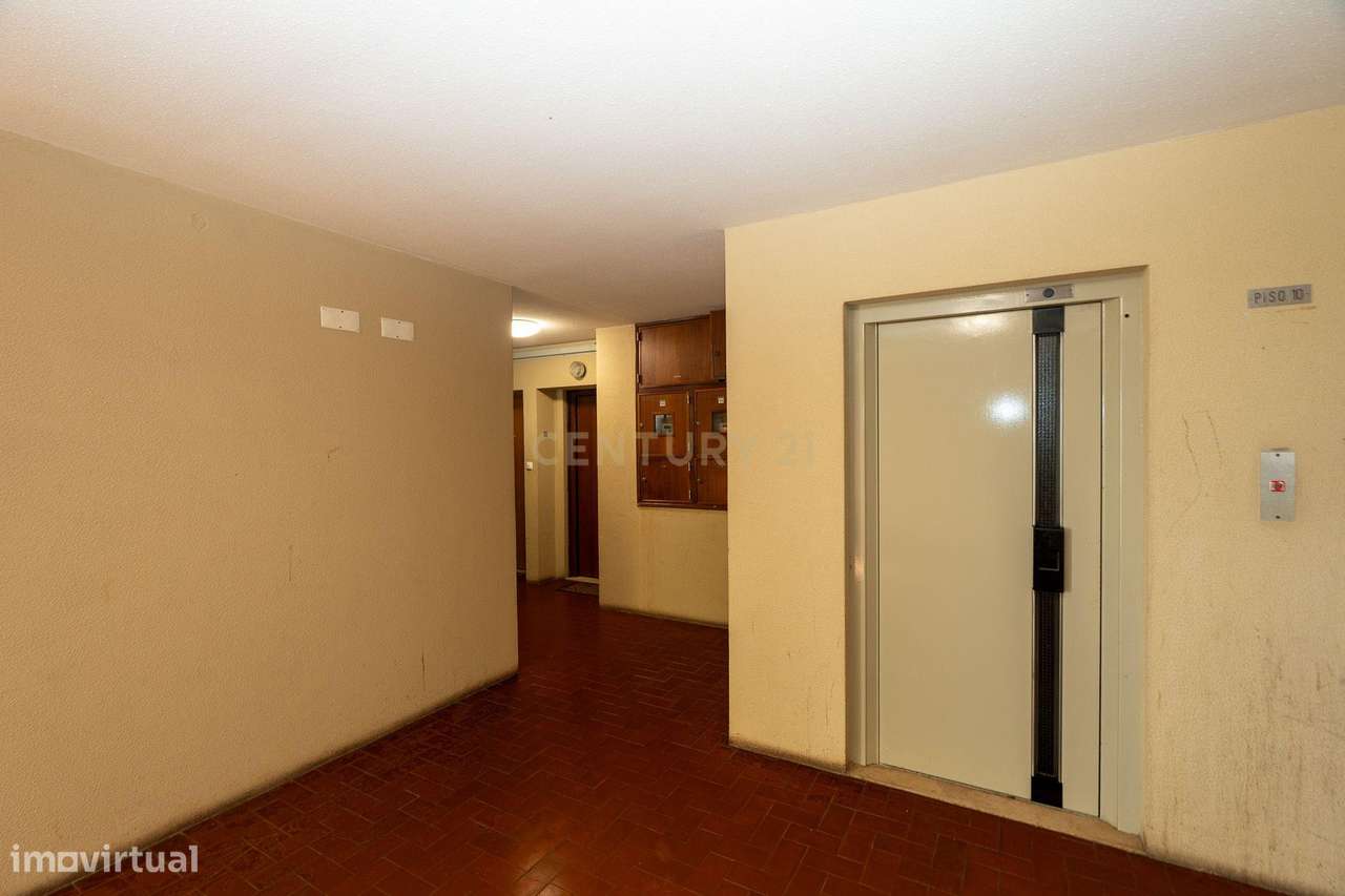 Apartamento de tipologia T4, com 2 WC e arrecadação localizado em Sant - Grande imagem: 4/32