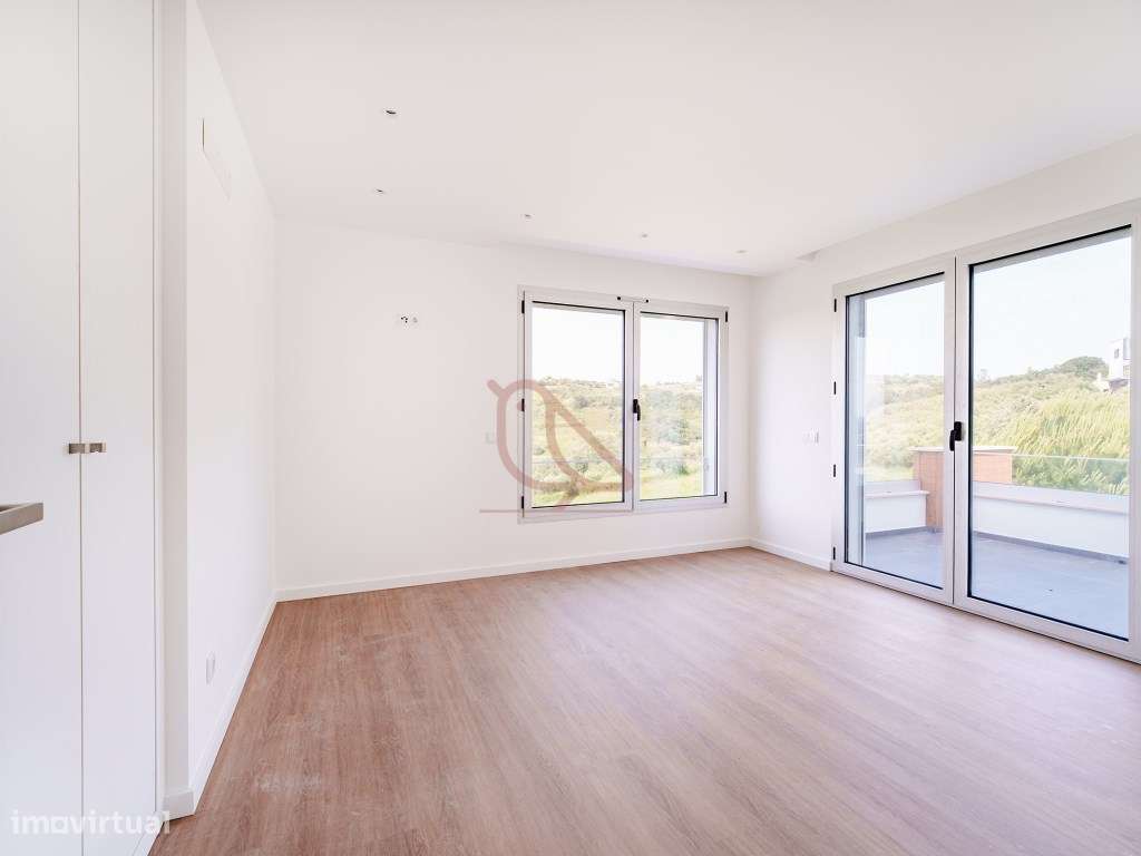 Moradia Isolada T4 Contemporânea com Jardim e Acabamentos Premium -...-37