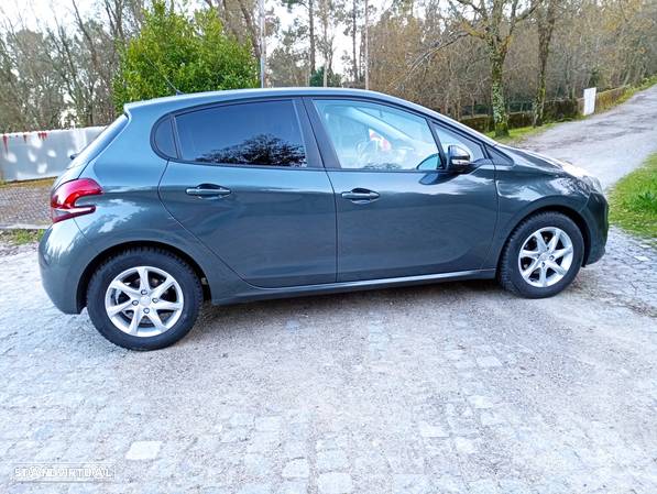 Peugeot 208 1.6 BlueHDi Style - 4