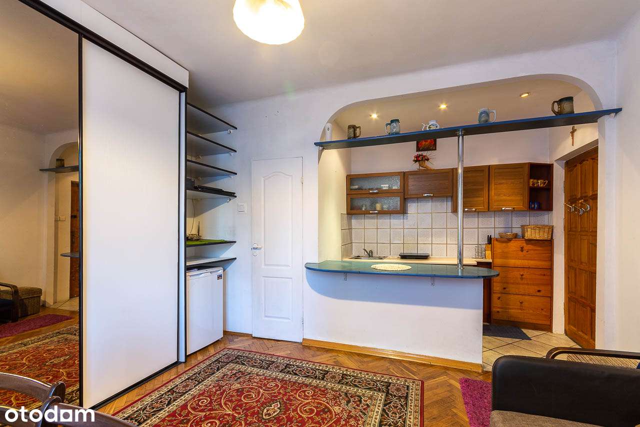 Kawalerka na satrym mieście-0