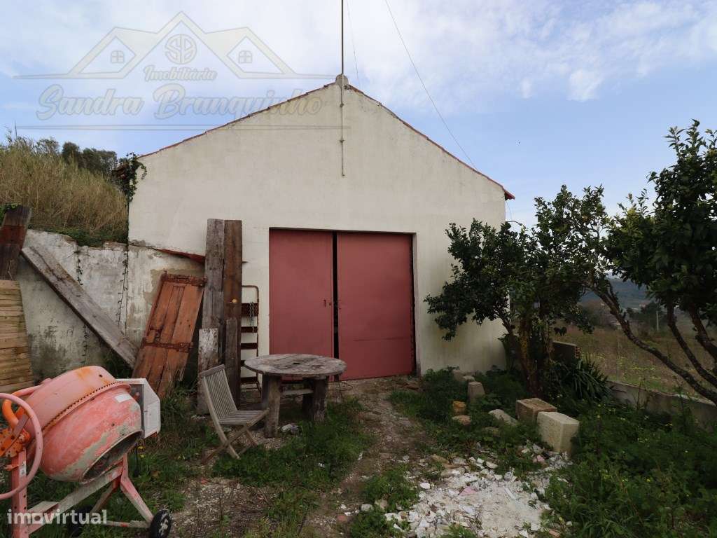 Moradia T3 com garagem e terreno 4120m2-29