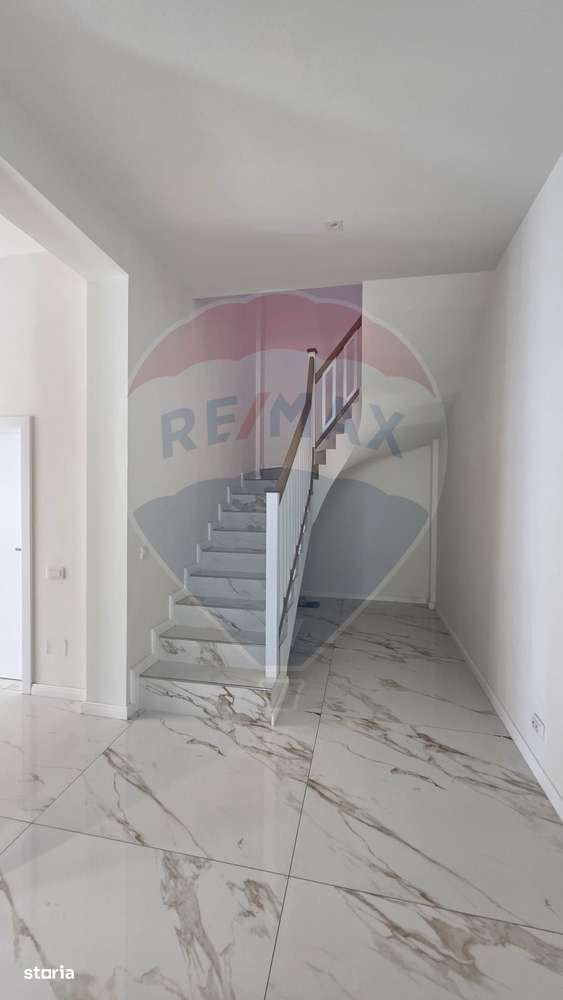 Casă / Vilă cu 5 camere de vânzare în zona Central - Imagine principală: 4/6