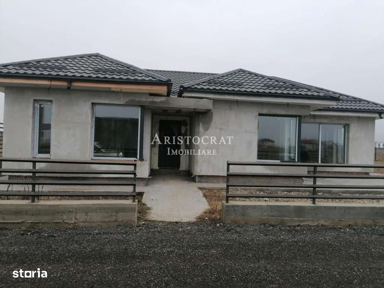 Vila individuala parter - Tamasi - la rosu - Imagine principală: 2/15