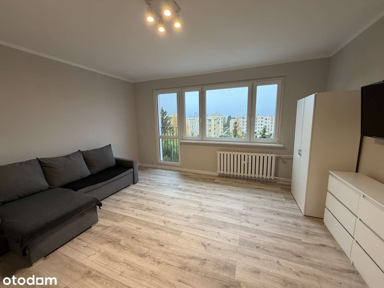 Kawalerka 36m2, ogrzewanie i ciepła woda z miasta - Pełny obrazek: 3/8