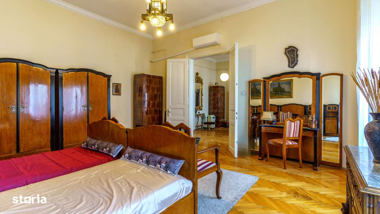 Apartament in centrul orasului,zona SORA,cladire monument–un fragmen-5