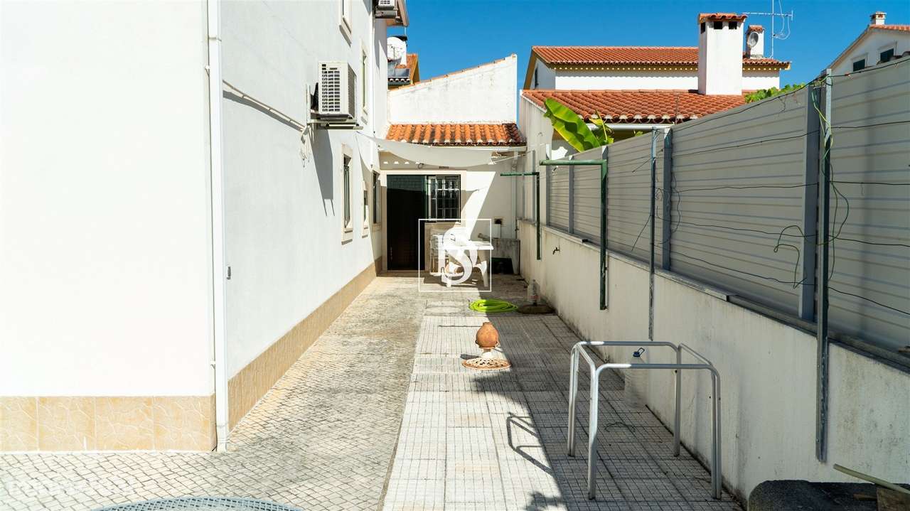 Moradia Isolada T4 no Casal da Preta – Abrantes | Conforto, Privacidad-9