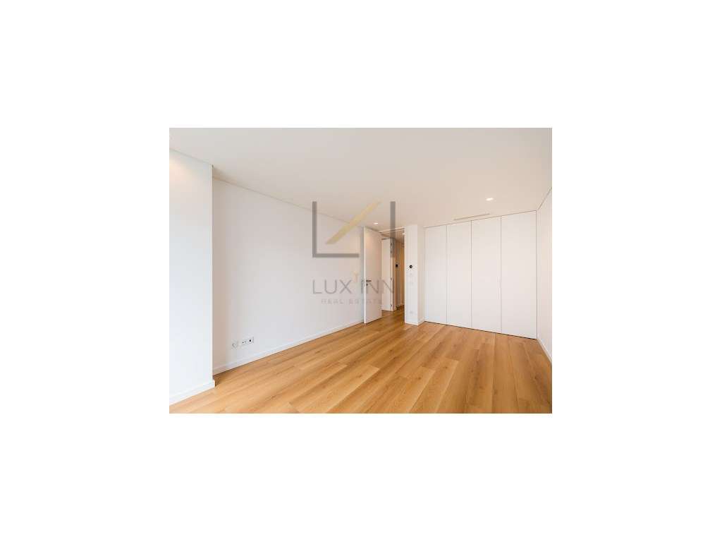 Moradia de Luxo T4 , São Pedro Do Estoril, com Piscina e Garagem-51